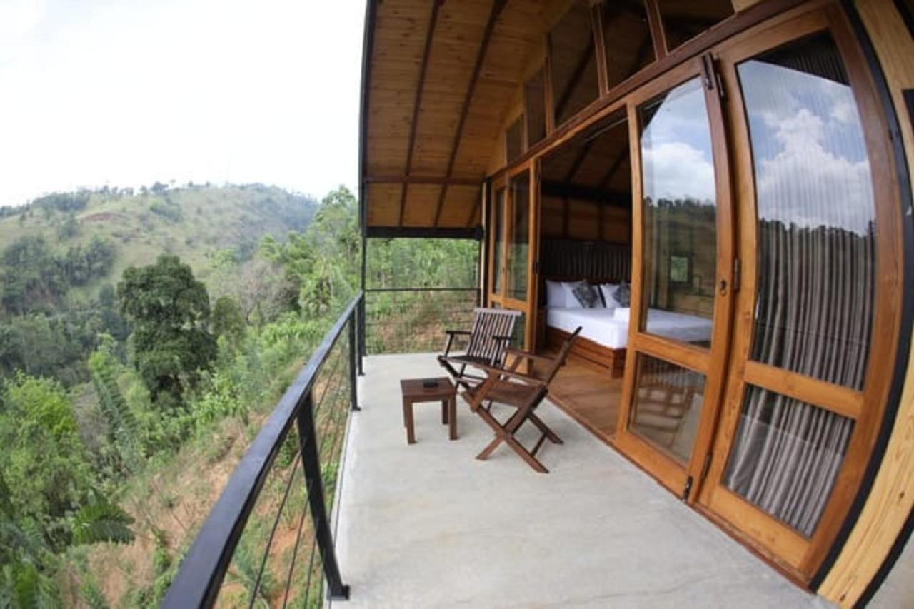 Riverbank Resort Gampola Exterior photo